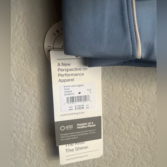 #30 NWT Vuori Evolve Lunar Legging, Cloud, Small | Retail $128 - Picture 6 of 6